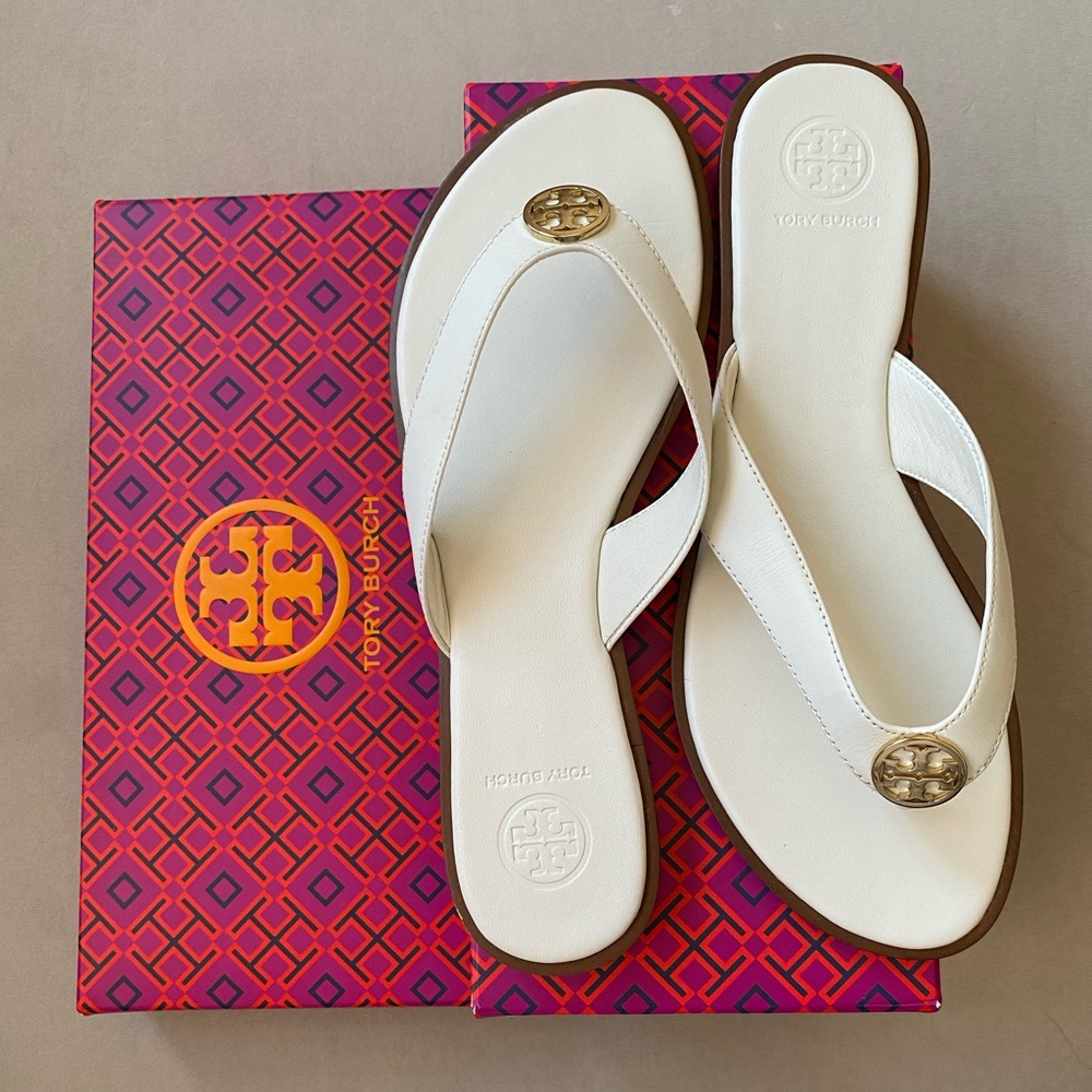 Tory Burch  Benton Thong  Size 8 Color Ivor & Gold Calf Leather